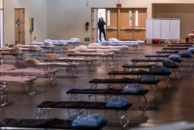 Virus: lueur d'espoir d'un ralentissement en Europe, explosion aux États-Unis et au Royaume-Uni