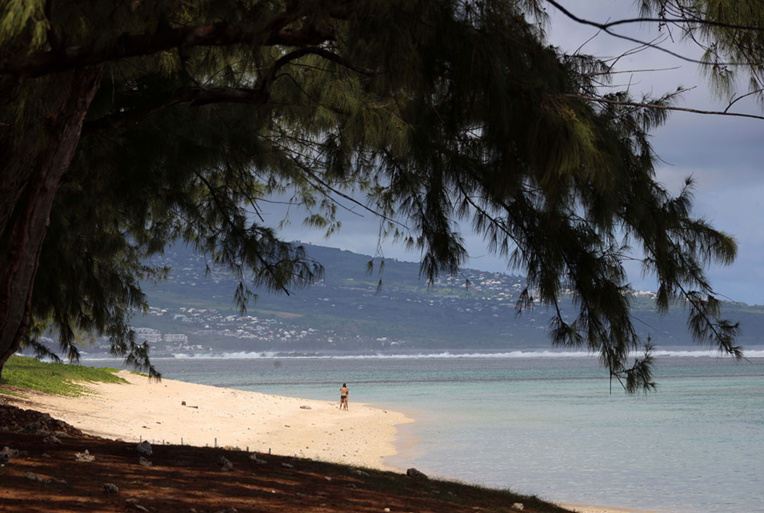La prefecture de la Réunion dénonce un "acte irresponsable" aprés que des voyageurs se soient enfuis d'un centre de quatorzaine