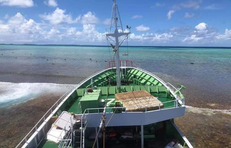 Colère autour du navire chinois échoué à Arutua