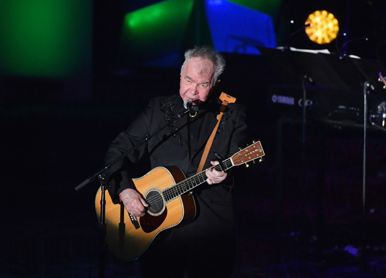 Le chanteur folk américain John Prine meurt à 73 ans du coronavirus Le chanteur folk américain John Prine meurt à 73 ans du coronavirus