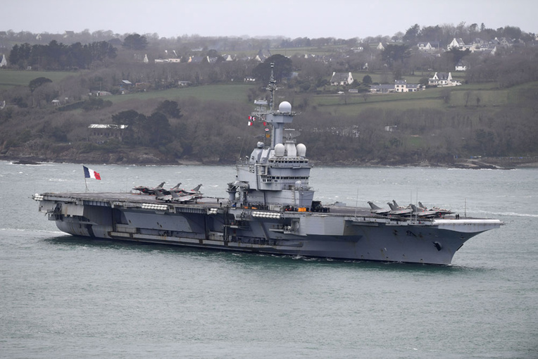 France: au moins un tiers des marins du porte-avions Charles de Gaulle positifs au coronavirus France: au moins un tiers des marins du porte-avions Charles de Gaulle positifs au coronavirus