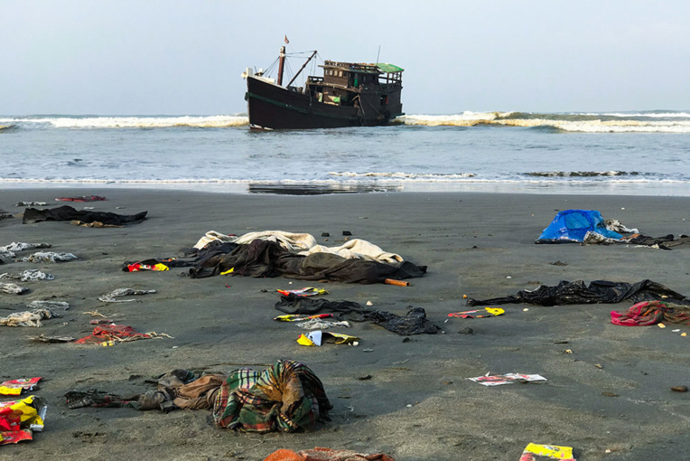 Soixante morts sur un bateau de Rohingyas dérivant dans le golfe du Bengale Soixante morts sur un bateau de Rohingyas dérivant dans le golfe du Bengale