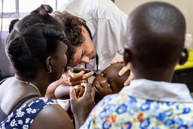 Guyane: les autorités coutumières inquiètes face au Covid-19, nouveau foyer de contamination découvert Guyane: les autorités coutumières inquiètes face au Covid-19, nouveau foyer de contamination découvert