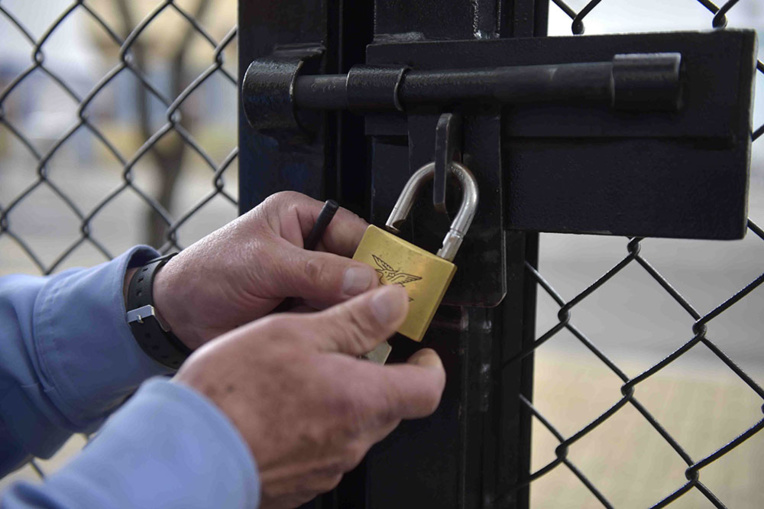 Martinique: "impossible de rouvrir les collèges et lycées en mai"