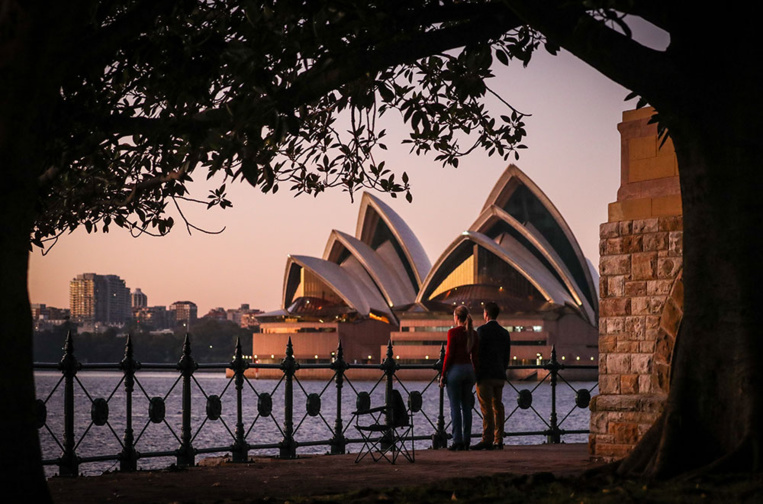 Deux millions d'Australiens ont téléchargé une application pour tracer les cas de coronavirus Deux millions d'Australiens ont téléchargé une application pour tracer les cas de coronavirus