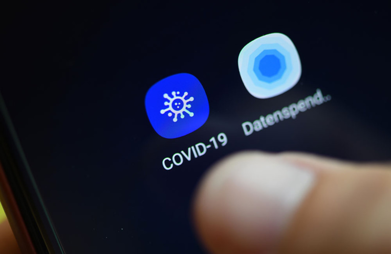 Covid-19: tour du monde des applications mobiles de traçage des contacts