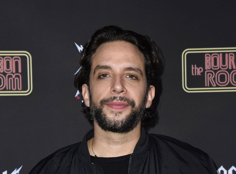 Normalement, contre les caillots, des anticoagulants comme l'héparine sont administrés. Mais cela ne marche pas toujours et cause parfois une hémorragie interne, comme chez Nick Cordero, selon sa femme qui informe ses fans sur Instagram.