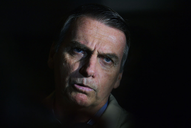 Brésil: Bolsonaro visé par une enquête qui pourrait lui coûter son mandat Brésil: Bolsonaro visé par une enquête qui pourrait lui coûter son mandat