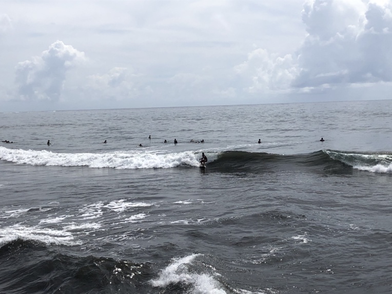 Les nombreux bodyboardeurs et surfeurs du fenua ont retrouvé les spots de surf.