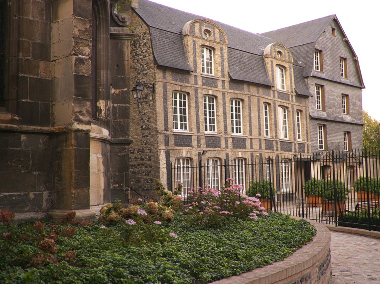 La grande maison familiale des Dubocage au Havre, financée grâce au succès de l’expédition dans le vaste Pacifique.