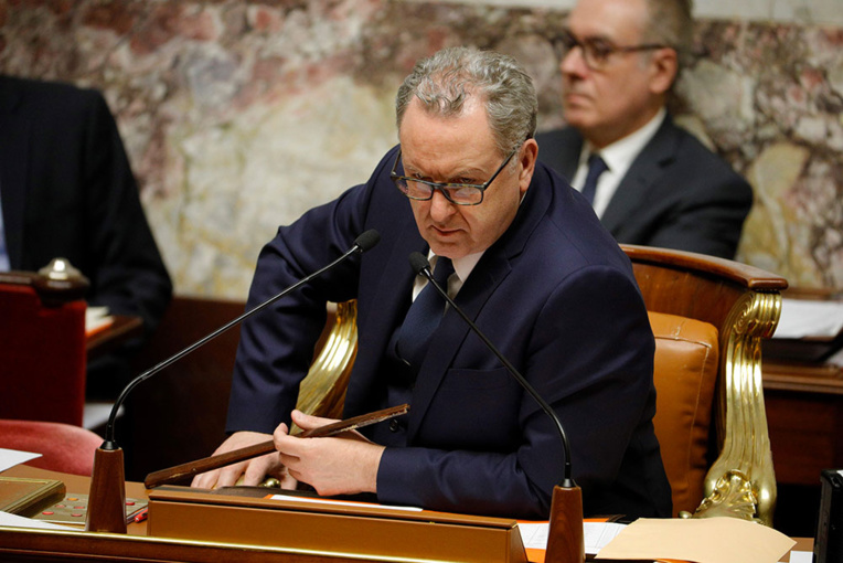 Le projet de loi prolongeant l'état d'urgence sanitaire aux mains du Sénat, très critique