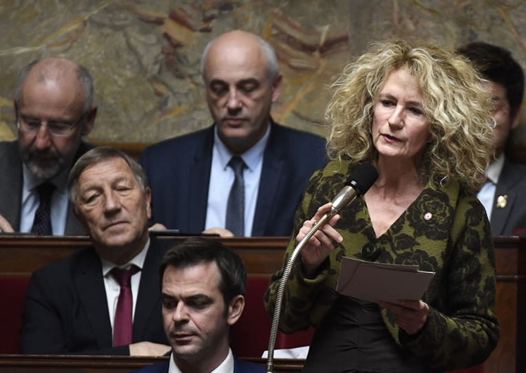 La députée Martine Wonner exclue du groupe LREM après son vote contre le plan de déconfinement La députée Martine Wonner exclue du groupe LREM après son vote contre le plan de déconfinement