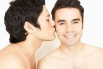 Controverse sur le mariage gay : les homosexuels appellent à s'embrasser