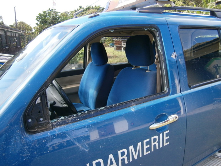 Une bagarre dégénère à Raiatea: deux véhicules de gendarmerie endommagés