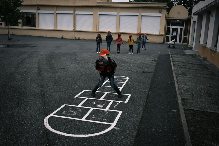 Début du déconfinement dans les écoles avec une réouverture sous haute surveillance