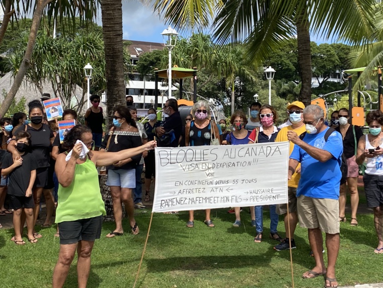 Ils étaient une quarantaine ce mercredi matin au Parc Paofai pour manifester pacifiquement pour les résidents polynésiens bloqués en Métropole ou à l'étranger.