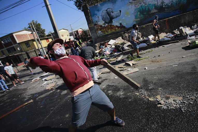 Faim au Chili: manifestation violente en banlieue de Santiago