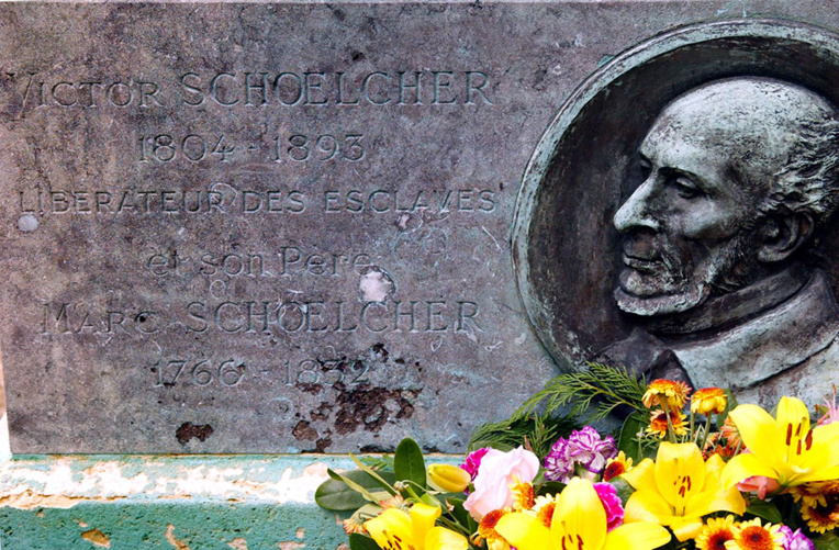 La tombe de Victor Schoelcher au cimetière du Père-Lachaise à Paris.