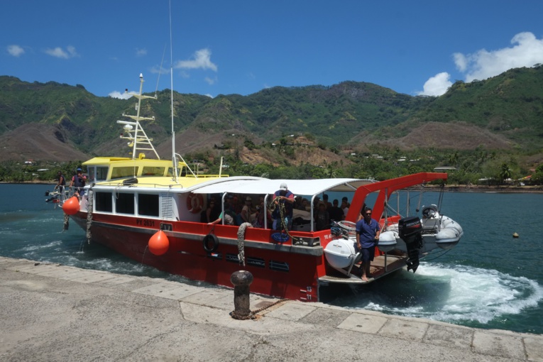 Navire mixte en vue pour les Marquises Nord