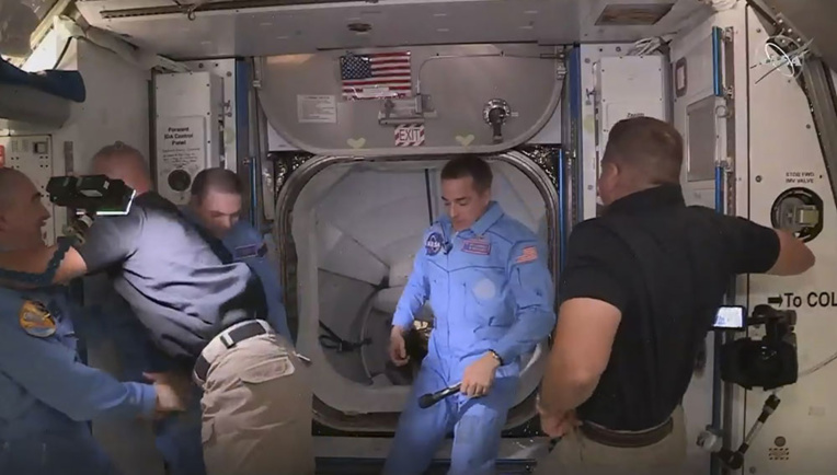 Les premiers astronautes transportés par SpaceX sont arrivés à bord de l'ISS Les premiers astronautes transportés par SpaceX sont arrivés à bord de l'ISS