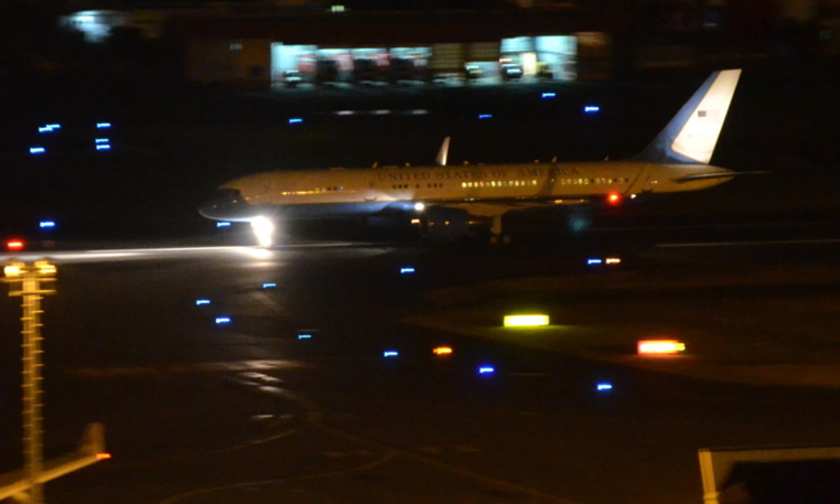  Hillary Clinton fait escale technique à Tahiti, en chemin pour Rarotonga