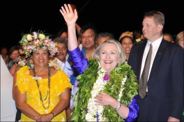  Hillary Clinton fait escale technique à Tahiti, en chemin pour Rarotonga