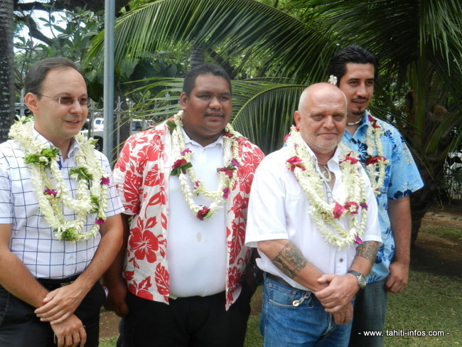 Eric Sacher chef de la subdivision administrative Tuamotu/Gambier, Raphaël Togakaputa, Dominique Touzeau et François Moo.