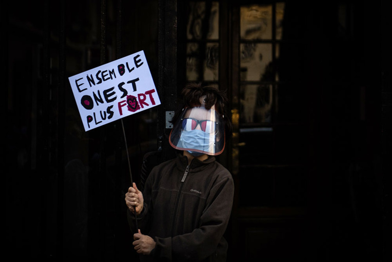 Masques ou visières "maison": des bénévoles renoncent face aux normes Masques ou visières "maison": des bénévoles renoncent face aux normes