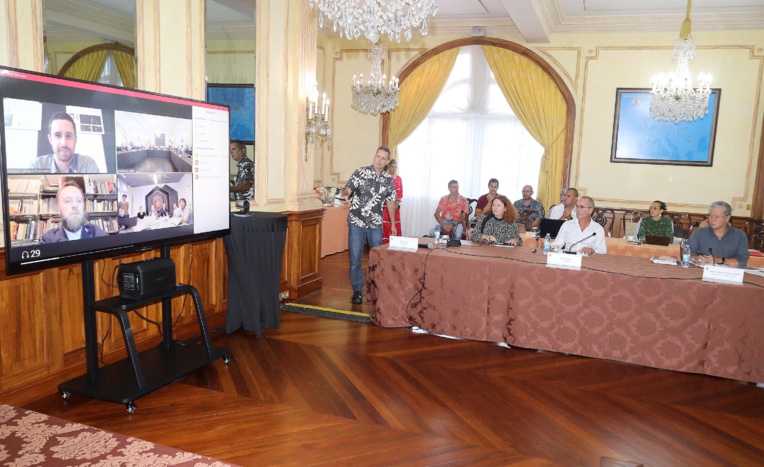 Les quatre projets de centre de congrès de Outumaoro examinés par le Pays