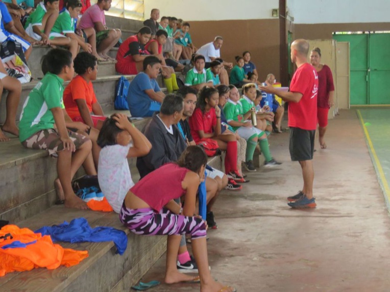 Du foot au collège de Afareaitu Du foot au collège de Afareaitu