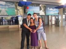 Un départ fêté en famille. Ici, Dan TIHONI (à gauche) avec sa nièce (enceinte de 9 mois) et son neveu Roohinauu DOUYERE (aussi sélectionné par le club).
