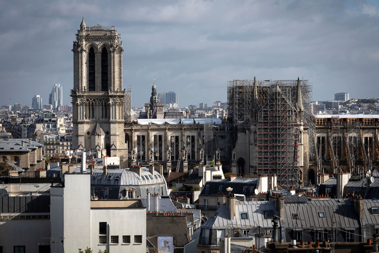 Notre-Dame de Paris: le délicat démontage de l'échafaudage commence