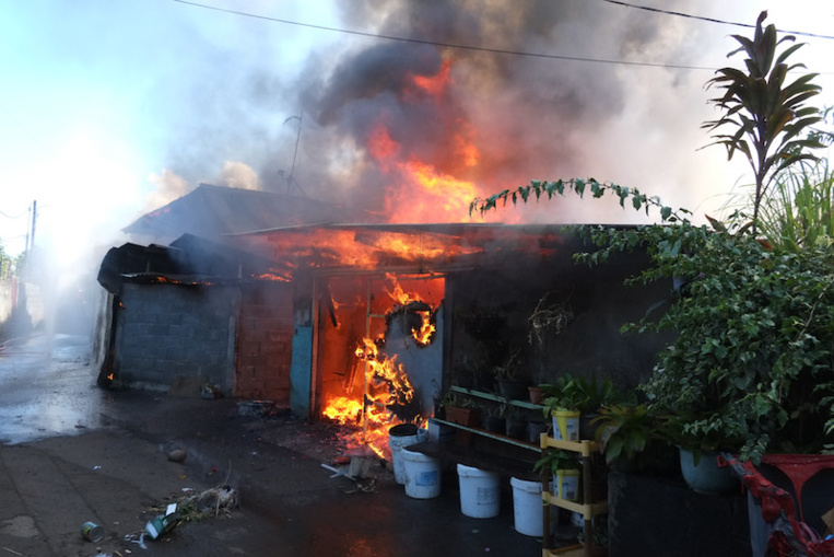 Les clichés de l'impressionnant incendie du quartier Apahere Les clichés de l'impressionnant incendie du quartier Apahere