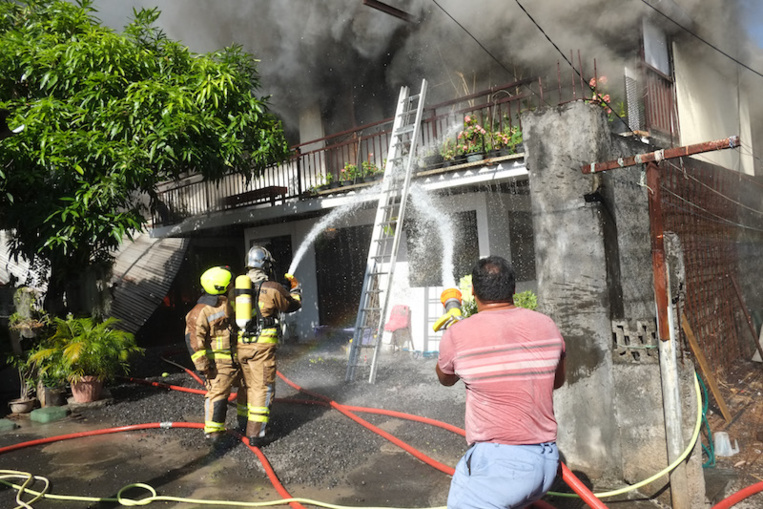 Les clichés de l'impressionnant incendie du quartier Apahere Les clichés de l'impressionnant incendie du quartier Apahere