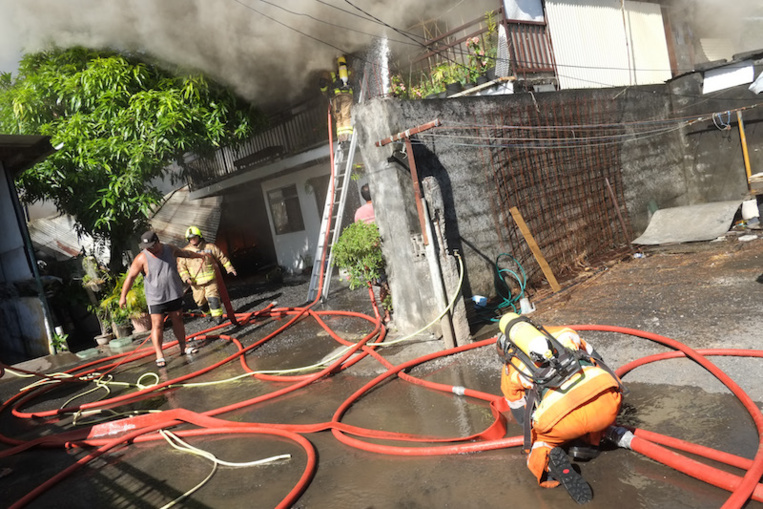 Les clichés de l'impressionnant incendie du quartier Apahere Les clichés de l'impressionnant incendie du quartier Apahere