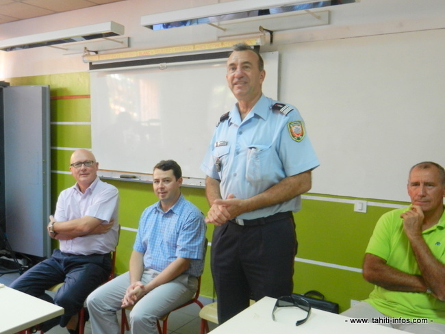 Le colonel Maxence Jouannet, directeur de la défense et de la protection civile avec José Thorem, procureur de la République, Stéphane Jarlegand directeur de cabinet du Haut-Commissaire et Gérard Dubois de la Mission d'aide et d'assistance technique.