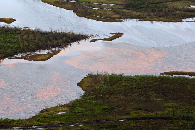 Pollution dans l'Arctique russe : le nettoyage prendra "des années" Pollution dans l'Arctique russe : le nettoyage prendra "des années"