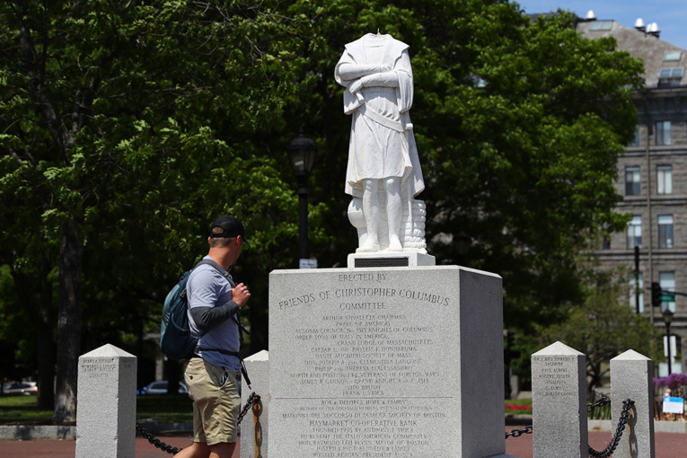 Des statues de Christophe Colomb attaquées à Boston et en Virginie