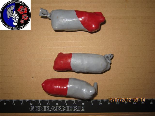 210.08 grammes d'Ice sont saisis "in corpore", sur deux mules en provenance de Los Angeles, le 15 juillet dernier à Tahiti-Faa'a.