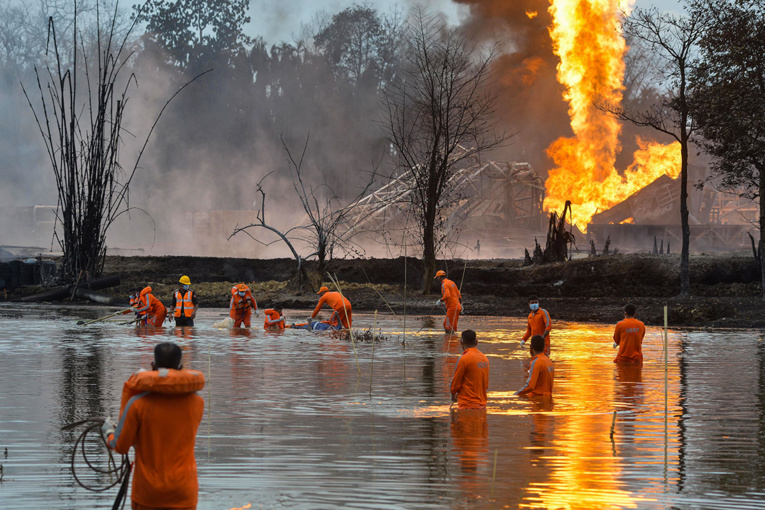 Inde: 7.000 personnes évacuées de la zone d'un puits de pétrole en feu
