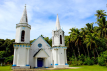 Un voyage aux Gambier (ici l’église sur l’île de Akamaru) est l’occasion de revivre l’épopée missionnaire catholique de cet archipel.
