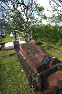 Incontournable à Hiva Oa, la tombe de Paul Gauguin sur les hauteurs de Atuona.