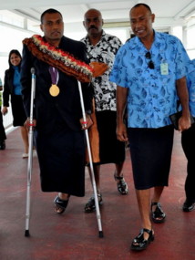 Retour triomphal à Fidji pour le premier médaillé d’or paralympique