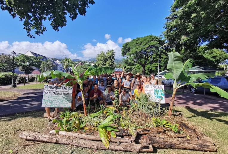 "Ne plantons pas de béton mais plantons à manger" "Ne plantons pas de béton mais plantons à manger"