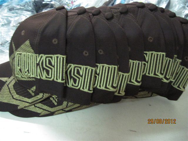 Contrefaçons: la douane démantèle un réseau d'importation en provenance de la Chine