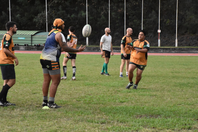 Les joueurs du Punaauia Rugby Club à l'échauffement samedi. Les joueurs du Punaauia Rugby Club à l'échauffement samedi.