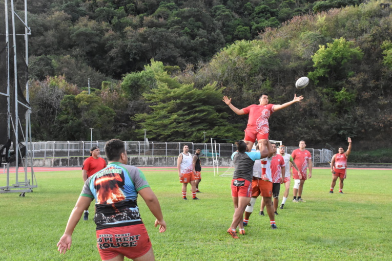 "C'est important de retrouver le terrain et l'esprit de compétition", a indiqué Cédric Balland, coach du Papeete RC. "C'est important de retrouver le terrain et l'esprit de compétition", a indiqué Cédric Balland, coach du Papeete RC.