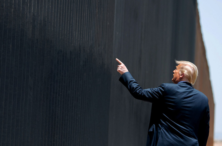 Trump vante le mur: "Il a arrêté le Covid, il a tout arrêté" Trump vante le mur: "Il a arrêté le Covid, il a tout arrêté"
