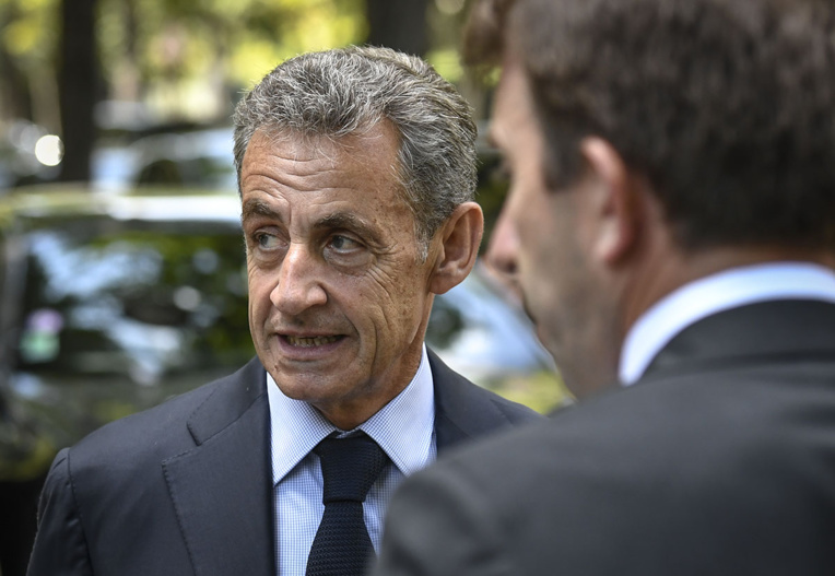 Affaire des "écoutes": Sarkozy et des avocats vilipendent les investigations du Parquet financier Affaire des "écoutes": Sarkozy et des avocats vilipendent les investigations du Parquet financier