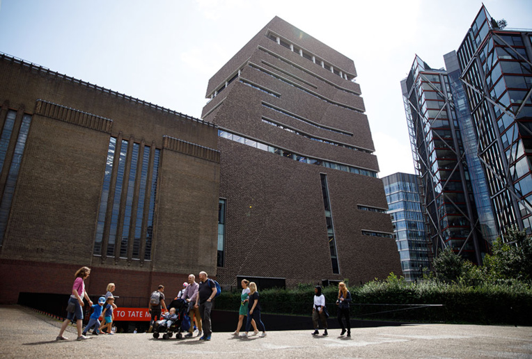 Enfant jeté de la Tate Modern: l'accusé condamné à la prison à vie